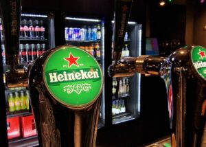 Bedrijfsuitje met een borrel bij Kartbaan Duiven